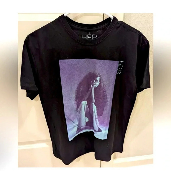 *Final Price* New With Tags H.E.R. Large Graphic T shirt R&B / Soul Music NWT - Picture 1 of 5